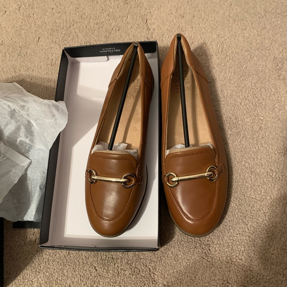 New Naturalizer flat Size 7